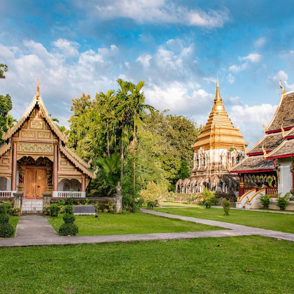 free photo of wat chiang man in summer